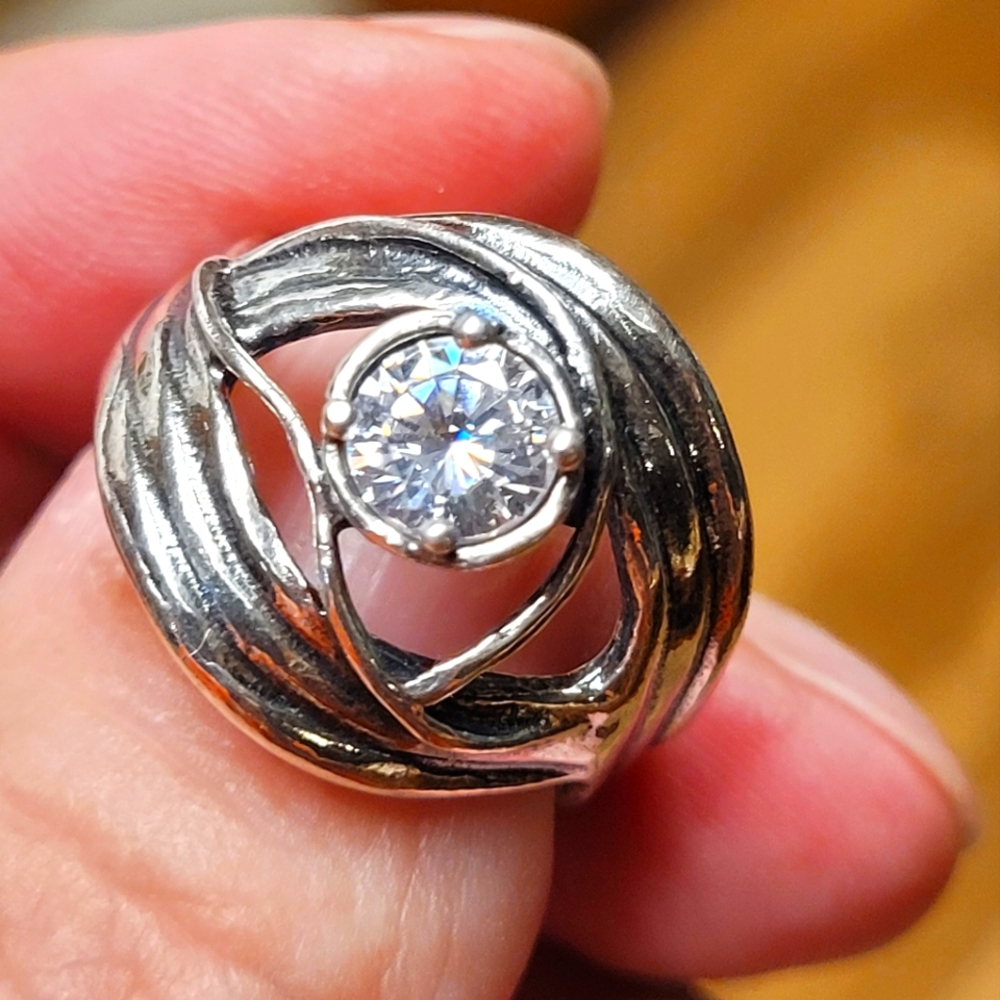 Stunning Sterling Silver Ring Solitaire - image 2